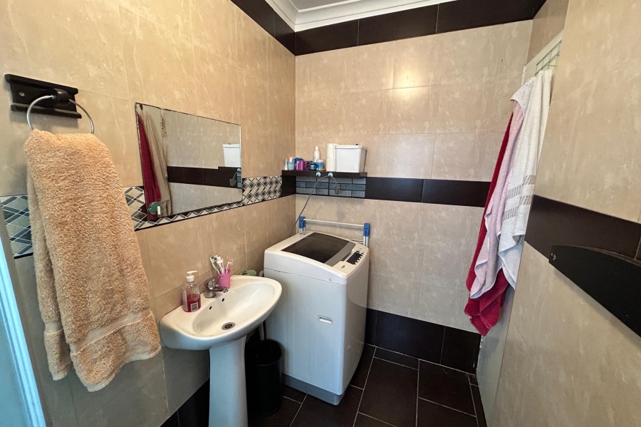 3 Bedroom Property for Sale in Wetton Western Cape